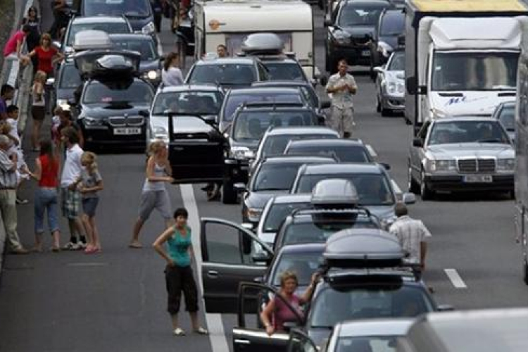 Hármas karambol miatt hatalmas a torlódás az M5-ösön Gyálnál