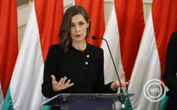 Kormányszóvivő: két részletben érkezik az iskolakezdési támogatás, nem kell igényelni