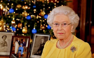  Az emlékezés, a számvetés fontosságát hangsúlyozta karácsonyi üzenetében a brit uralkodó