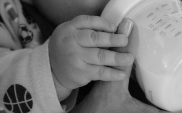 Az anyatejes táplálás fontosságára hívták fel a figyelmet a szakemberek a szoptatás világnapja alkalmából