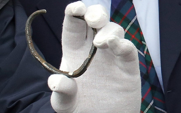 Ritka viking ezüstkarperecet talált egy brit férfi