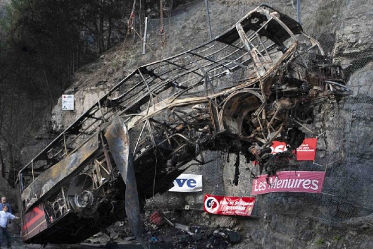 Több mint negyven halottja van egy buszbalesetnek Franciaországban