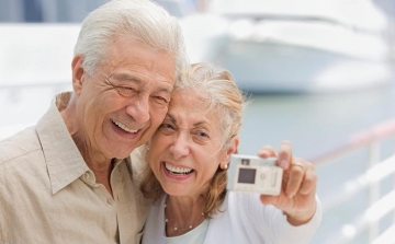 Felmérés: a legtöbben családjukkal és utazással töltenék nyugdíjas éveiket