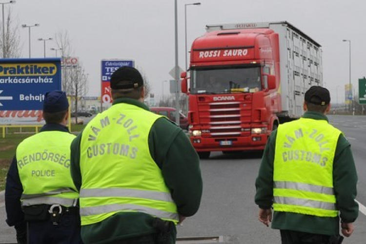 A teherautók és autóbuszok országos ellenőrzésekor 686 járműnél találtak szabálytalanságot